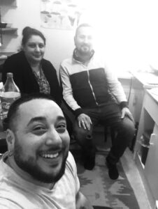 Isidora Randjelović. Koray Yılmaz-Günay, Mîran Newroz bei der Aufnahme von Folge #4 des Podcasts «Punch Up»